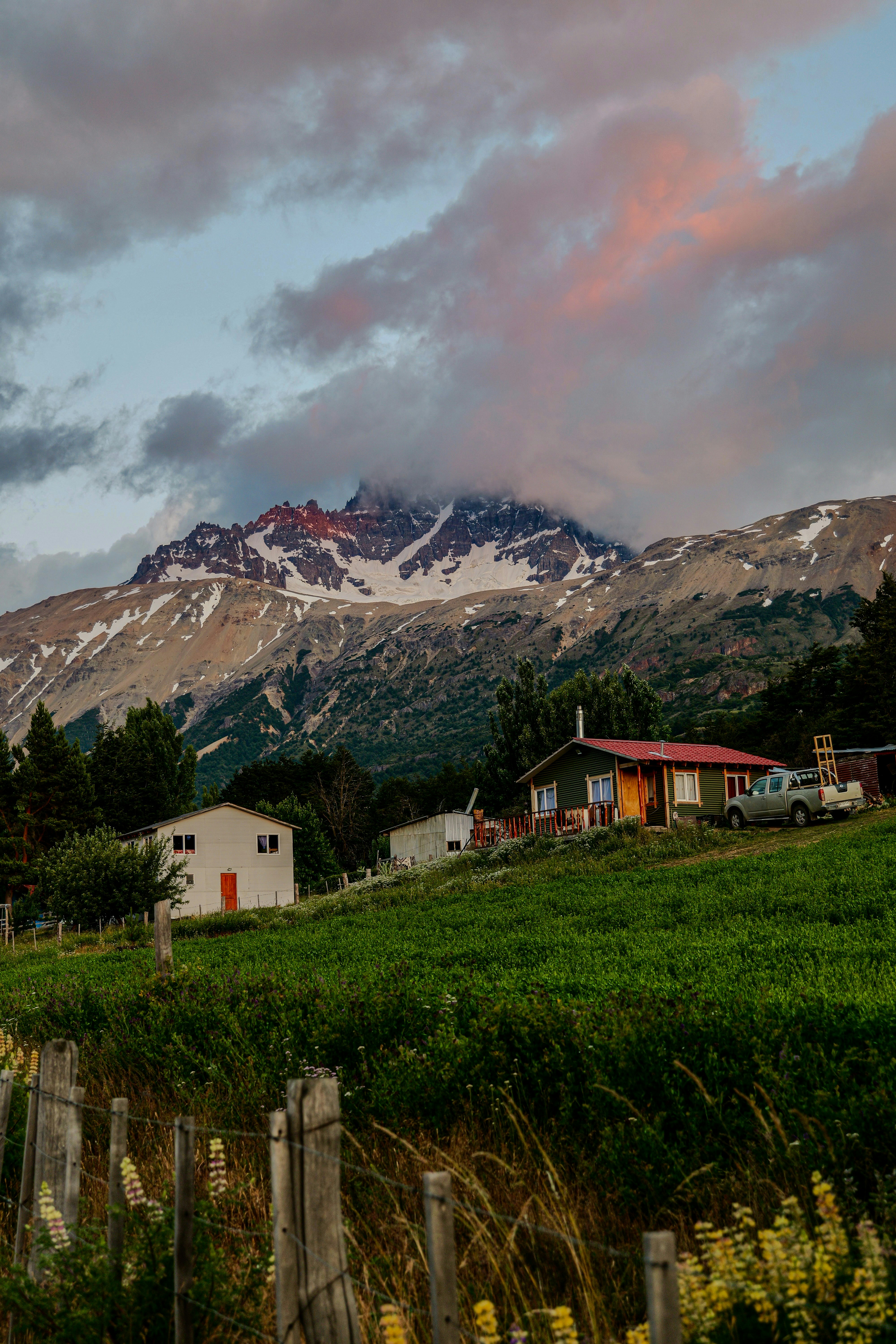 Cerro Castillo and houses